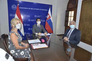 Canciller recibió las copias de las Cartas Credenciales del Embajador de la República Eslovaca