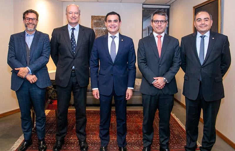 Canciller promueve inversiones en Chile durante visita oficial