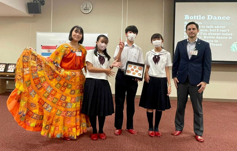 Embajada realizó presentación sobre Paraguay en escuela japonesa para posicionar al país como destino atractivo 