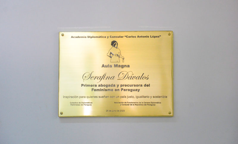 Denominan el Aula Magna de la Academia Diplomática y Consular con el nombre de Serafina Dávalos