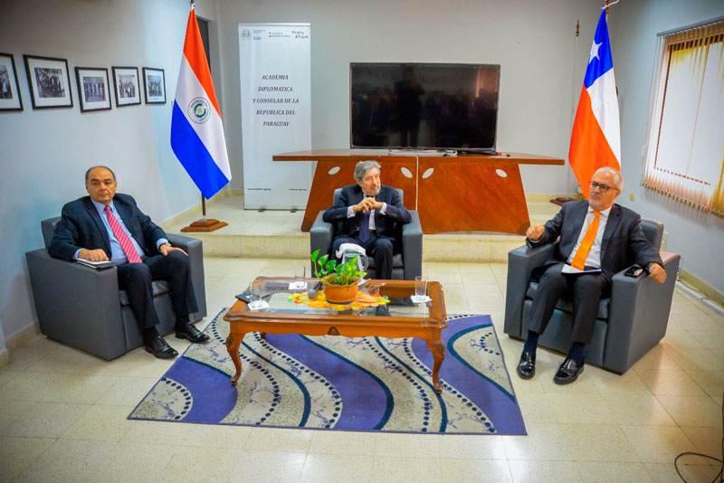 Resaltan en Conversatorio los estrechos vínculos históricos, culturales y de cooperación entre Paraguay y Chile