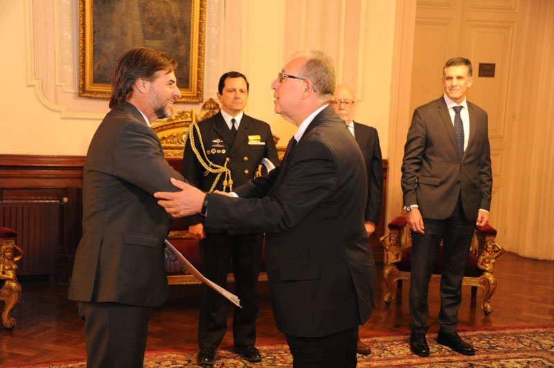 Embajador de Paraguay presentó cartas credenciales al presidente de Uruguay