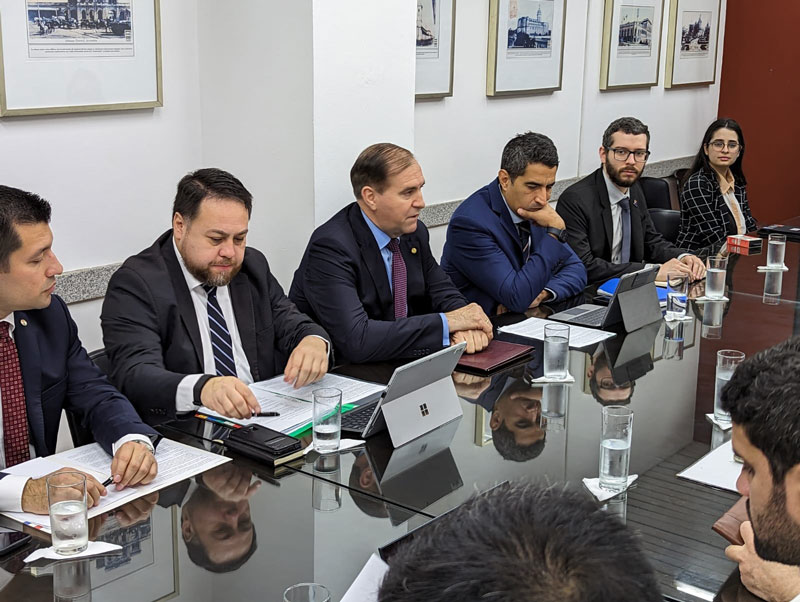 Canciller Arriola y miembros del Congreso Nacional analizan temas de interés en la Hidrovía Paraguay-Paraná
