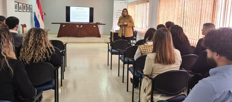 Realizan charla sobre concurso nacional para acceder a la carrera diplomática