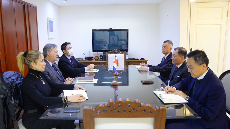 Ministro sustituto de Relaciones Exteriores realiza repaso de agenda y conversa sobre proyectos de cooperación con Embajador de la República de China (Taiwán)