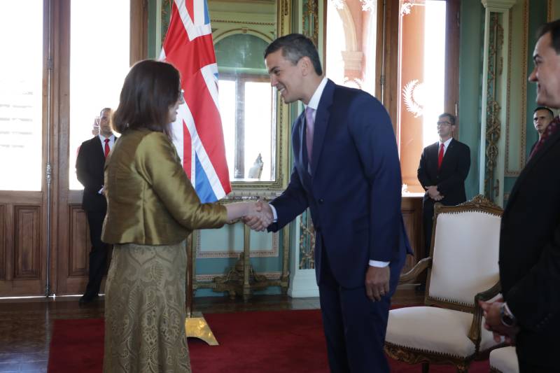 Presidente recibe cartas credenciales de nuevas embajadoras del Reino Unido y de los Emiratos Árabes Unidos