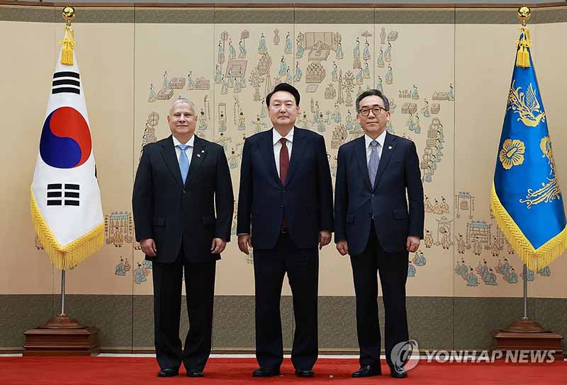 Embajador de Paraguay presenta cartas credenciales a presidente de Corea