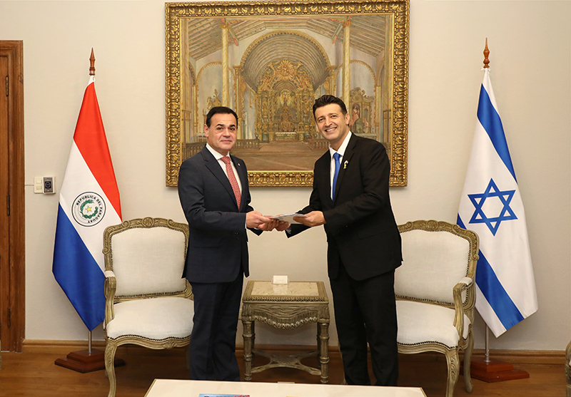 Nuevo Embajador de Israel presenta copias de cartas credenciales a Canciller Nacional